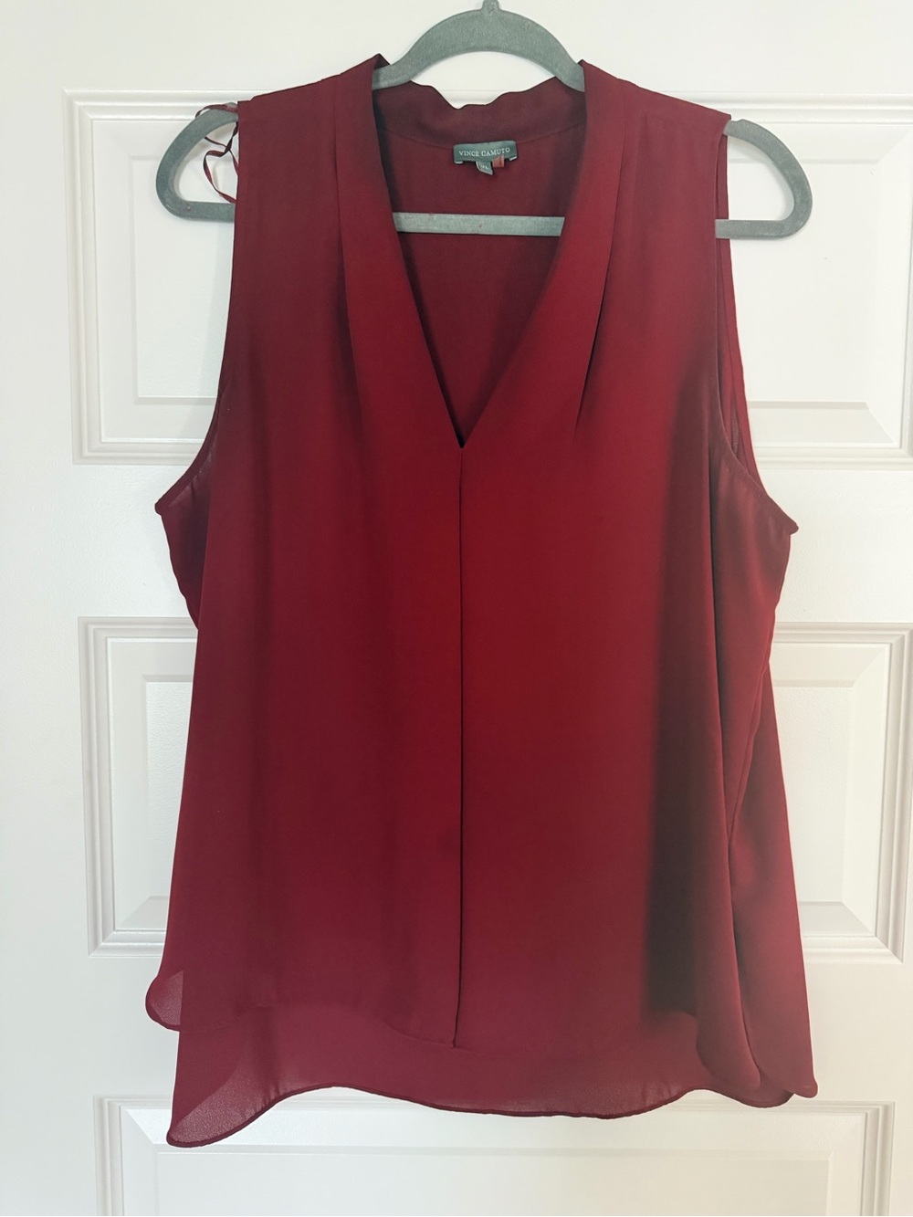 Vince Camuto Womens Inverted Pleat Sleeveless Blouse in Maroon